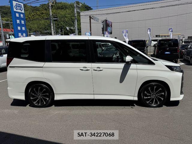 Toyota NOAH HYBRID 2026-06 8037264-4