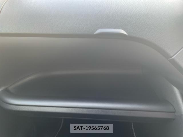 Toyota NOAH HYBRID 2021-04 8037272-15