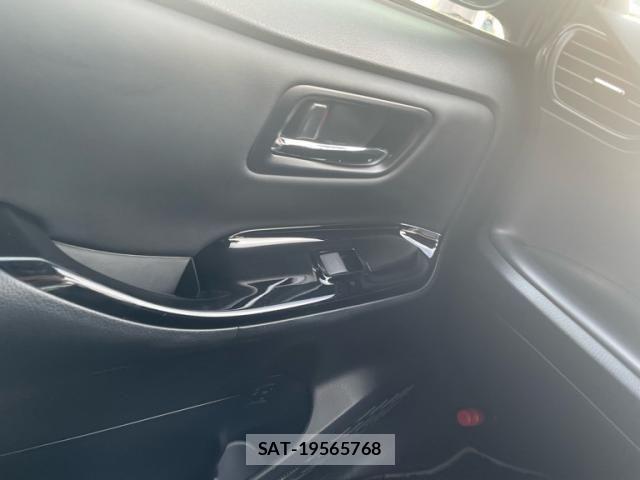 Toyota NOAH HYBRID 2021-04 8037272-16