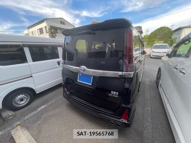 Toyota NOAH HYBRID 2021-04 8037272-1