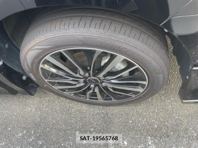 Toyota NOAH HYBRID 2021-04 8037272-3