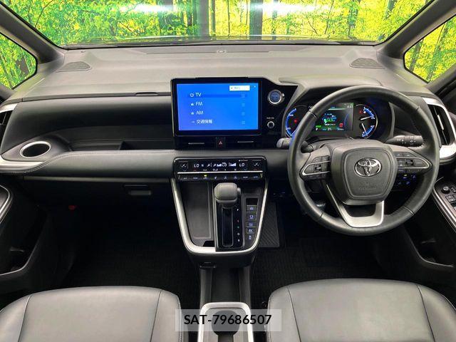 Toyota NOAH HYBRID 2022-04 8037270-1