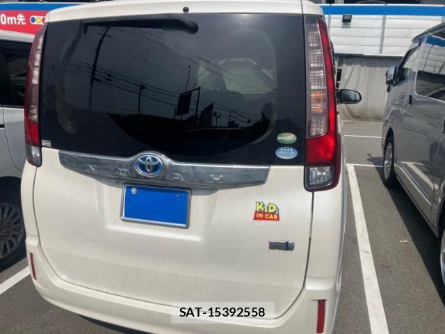 Toyota NOAH HYBRID 2016-02 8074947-9