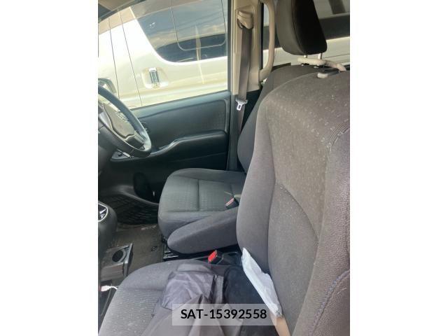 Toyota NOAH HYBRID 2016-02 8074947-4