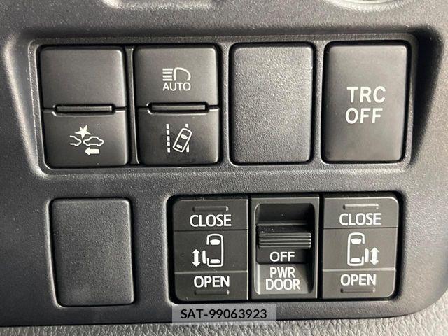 Toyota NOAH HYBRID 2020-06 8074942-5