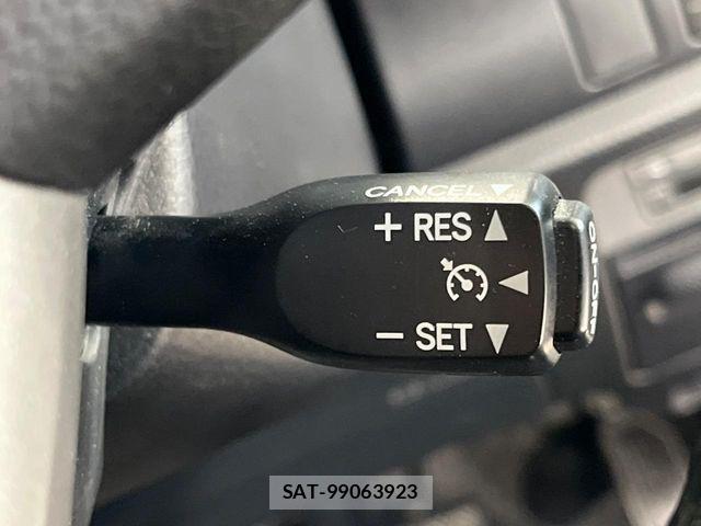 Toyota NOAH HYBRID 2020-06 8074942-6