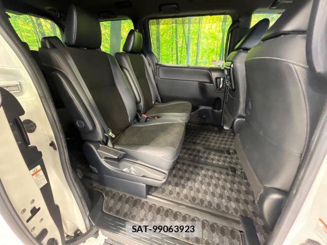 Toyota NOAH HYBRID 2020-06 8074942-8