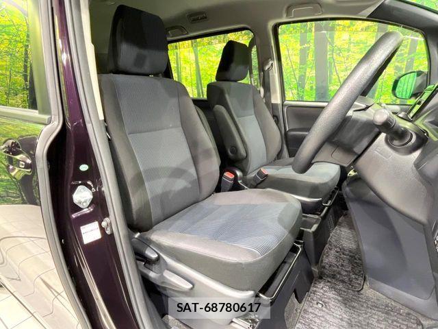 Toyota NOAH HYBRID 2016-03 8074944-6