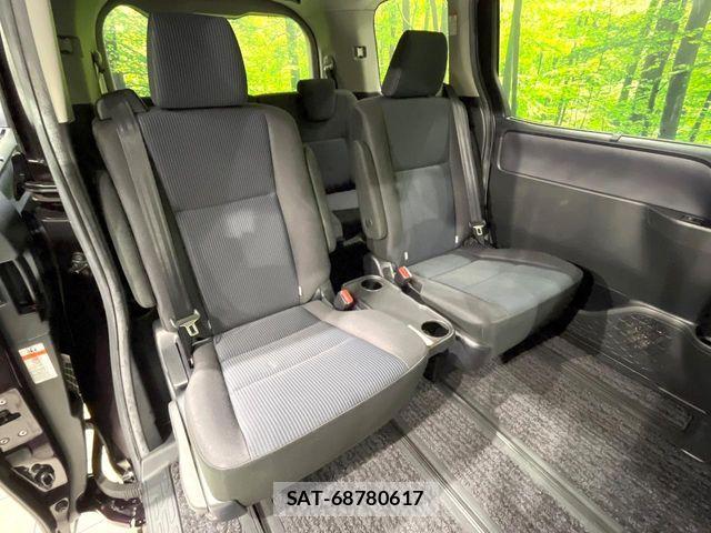 Toyota NOAH HYBRID 2016-03 8074944-7