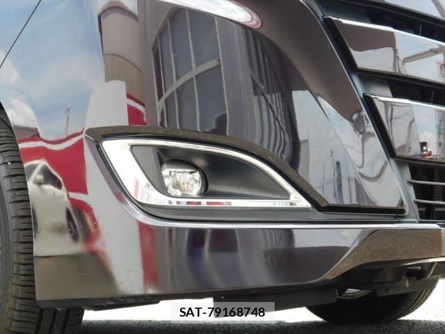 Toyota NOAH HYBRID 2017-07 8074943-22