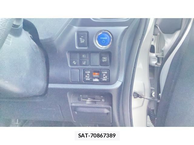 Toyota NOAH HYBRID 2018-10 8100875-9