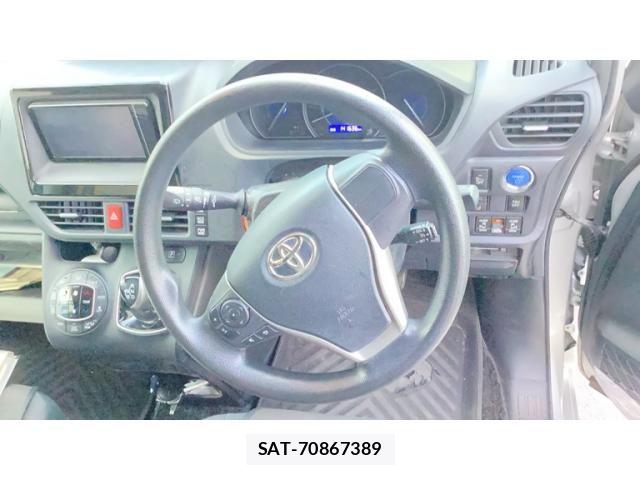 Toyota NOAH HYBRID 2018-10 8100875-10