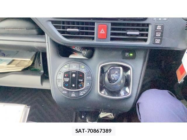 Toyota NOAH HYBRID 2018-10 8100875-14