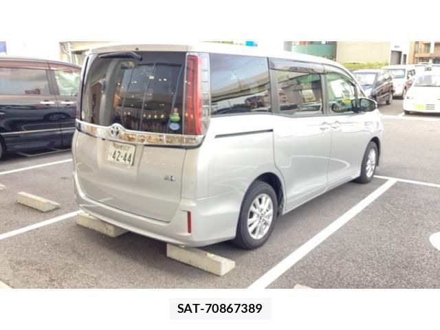 Toyota NOAH HYBRID 2018-10 8100875-3