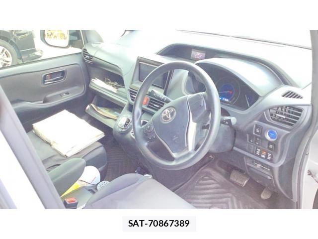 Toyota NOAH HYBRID 2018-10 8100875-5