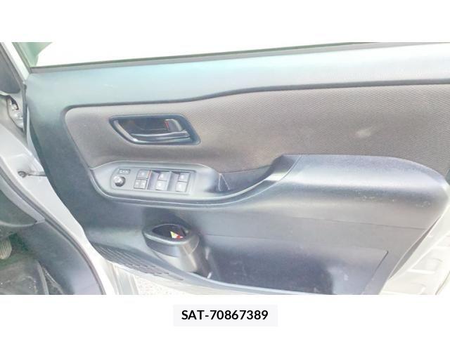 Toyota NOAH HYBRID 2018-10 8100875-6