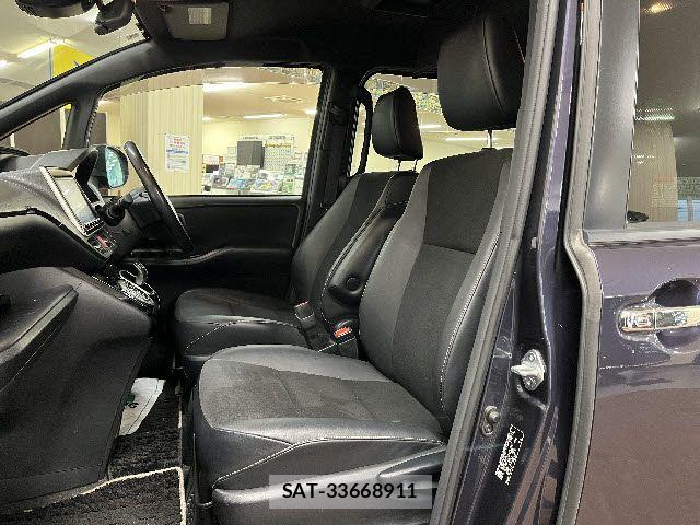Toyota NOAH HYBRID 2017-02 8100873-12