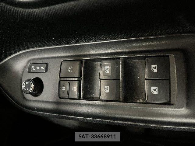 Toyota NOAH HYBRID 2017-02 8100873-17