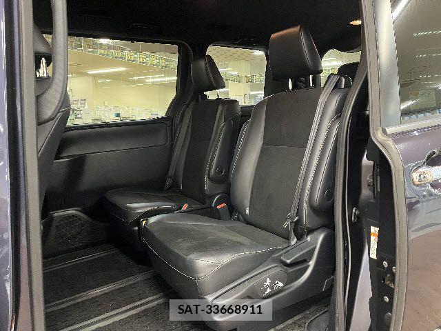 Toyota NOAH HYBRID 2017-02 8100873-18