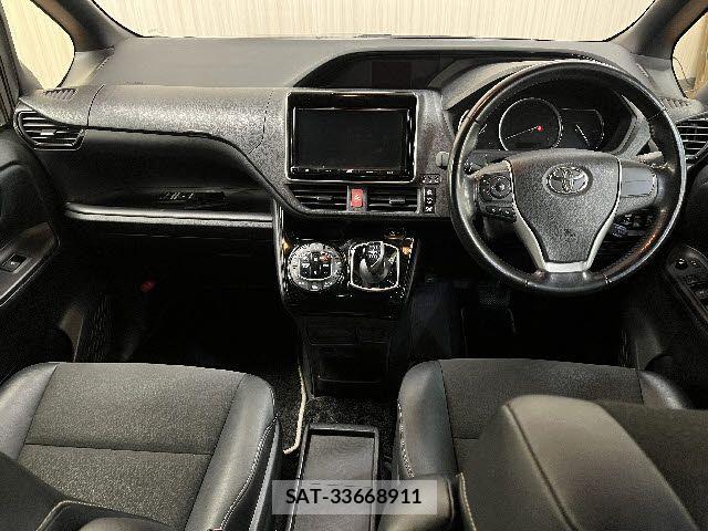 Toyota NOAH HYBRID 2017-02 8100873-1
