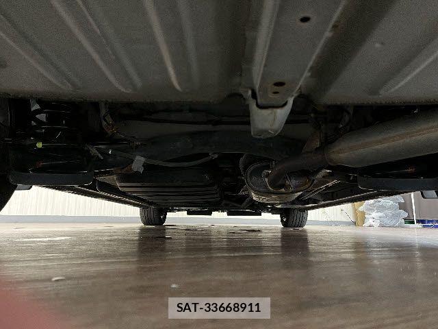 Toyota NOAH HYBRID 2017-02 8100873-23