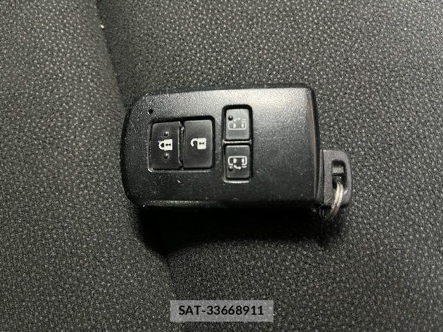 Toyota NOAH HYBRID 2017-02 8100873-25