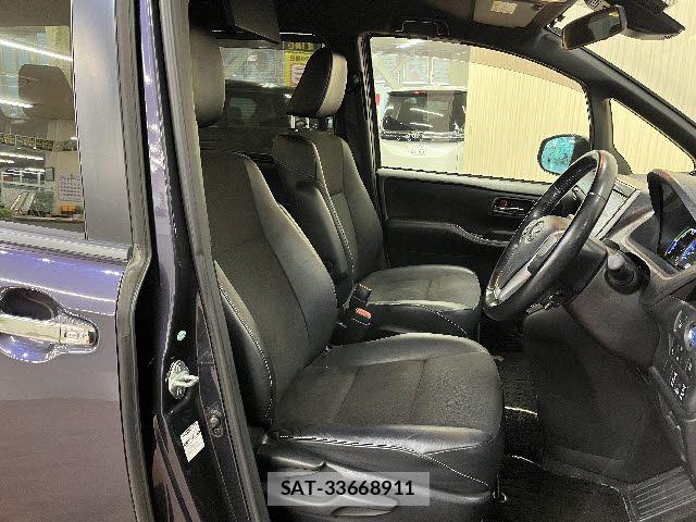 Toyota NOAH HYBRID 2017-02 8100873-3