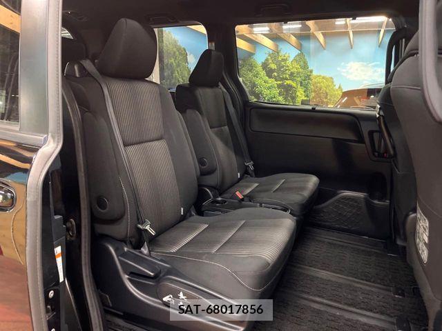 Toyota NOAH HYBRID 2017-07 8100868-9