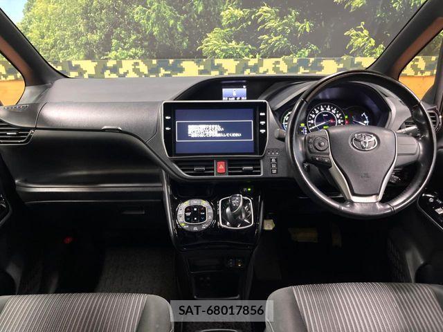 Toyota NOAH HYBRID 2017-07 8100868-1