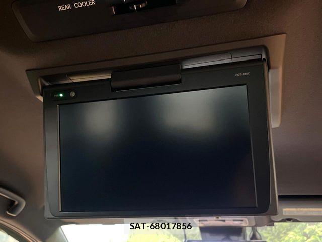 Toyota NOAH HYBRID 2017-07 8100868-2