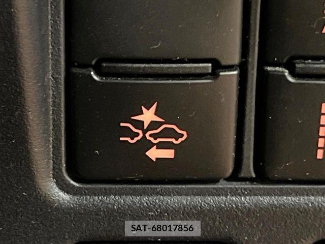 Toyota NOAH HYBRID 2017-07 8100868-6
