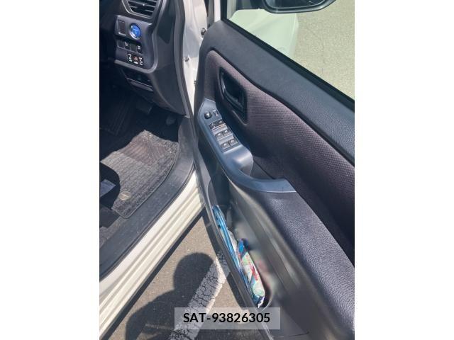 Toyota NOAH HYBRID 2015-10 8100876-14