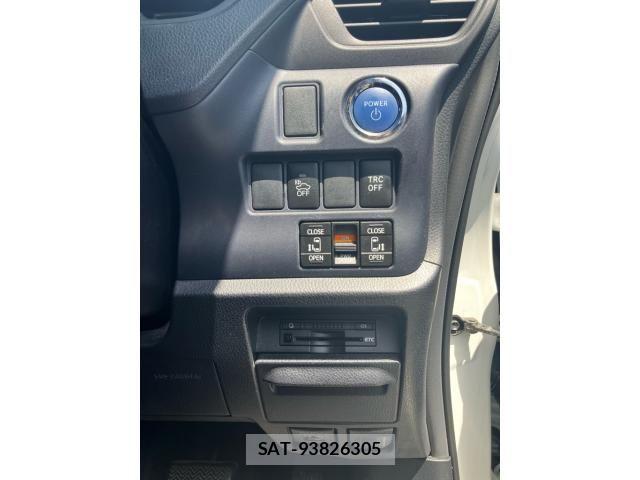 Toyota NOAH HYBRID 2015-10 8100876-15