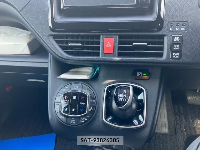 Toyota NOAH HYBRID 2015-10 8100876-17