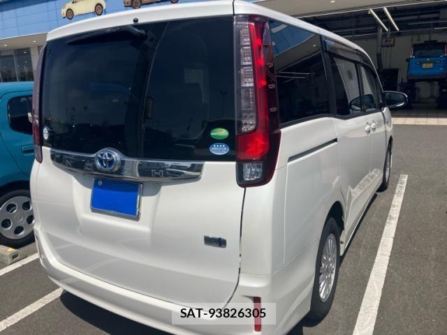 Toyota NOAH HYBRID 2015-10 8100876-5