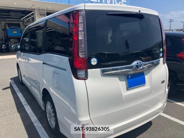 Toyota NOAH HYBRID 2015-10 8100876-6