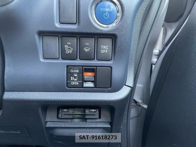 Toyota NOAH HYBRID 2014-05 8100879-16