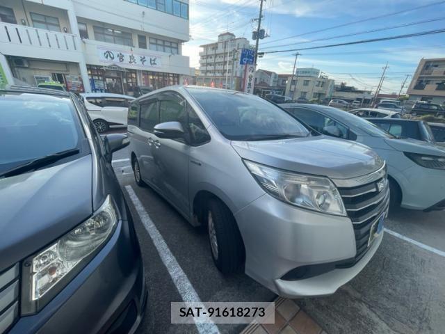Toyota NOAH HYBRID 2014-05 8100879-3