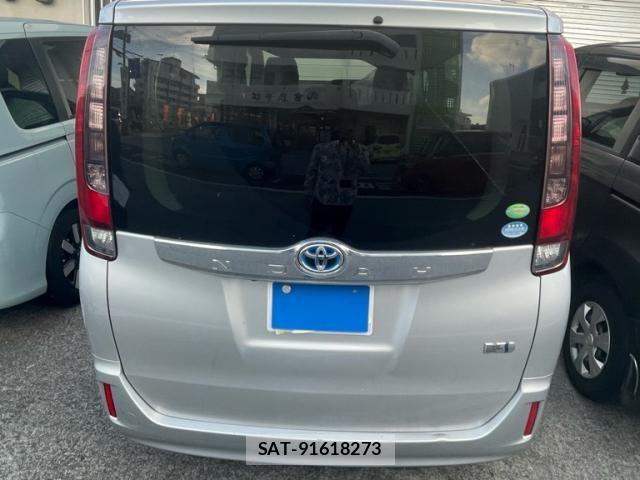 Toyota NOAH HYBRID 2014-05 8100879-4