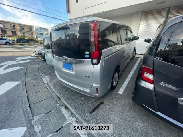Toyota NOAH HYBRID 2014-05 8100879-5