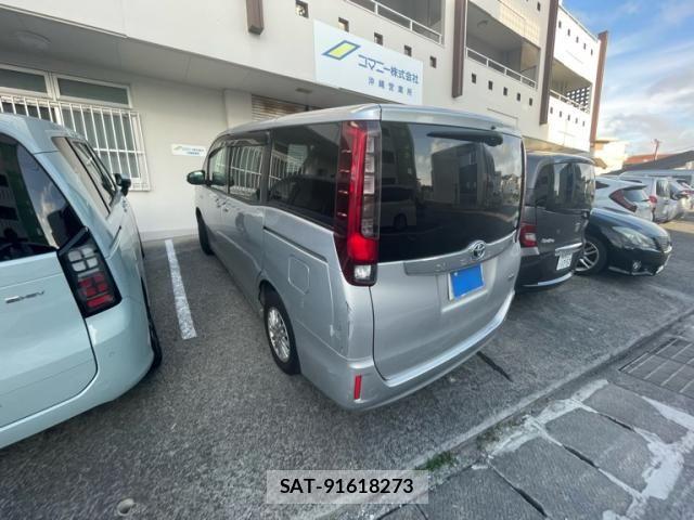 Toyota NOAH HYBRID 2014-05 8100879-6