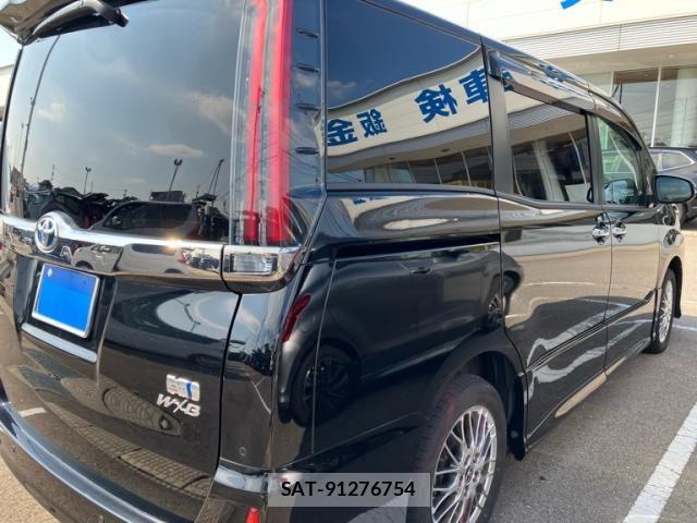 Toyota NOAH HYBRID 2021-11 8100866-3