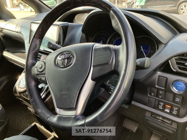 Toyota NOAH HYBRID 2021-11 8100866-6