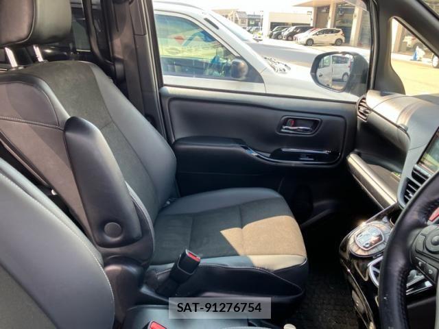 Toyota NOAH HYBRID 2021-11 8100866-7