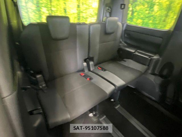 Toyota NOAH HYBRID 2018-03 8100869-11