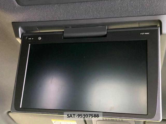 Toyota NOAH HYBRID 2018-03 8100869-3