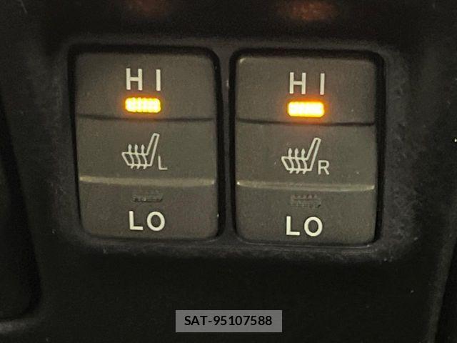 Toyota NOAH HYBRID 2018-03 8100869-7