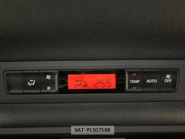 Toyota NOAH HYBRID 2018-03 8100869-8