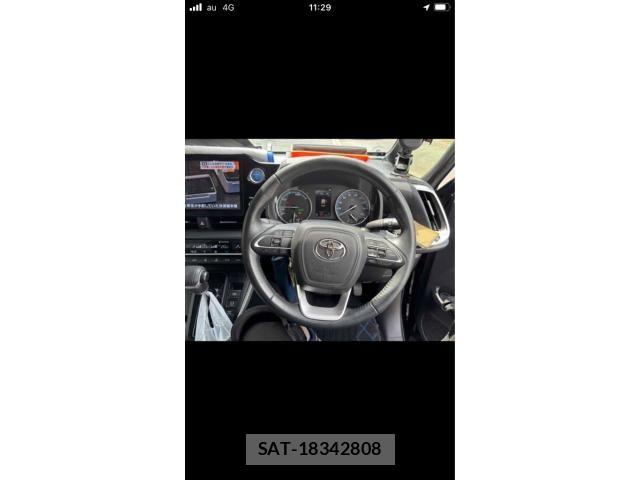 Toyota NOAH HYBRID 2022-04 8100867-6