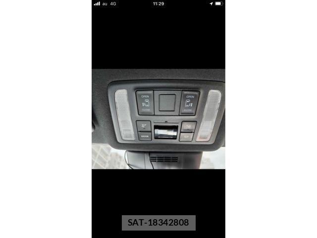 Toyota NOAH HYBRID 2022-04 8100867-8
